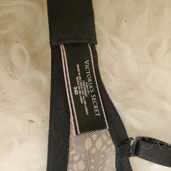 Like new black lace Victoria's Secret bra 34D - Picture 3 of 3
